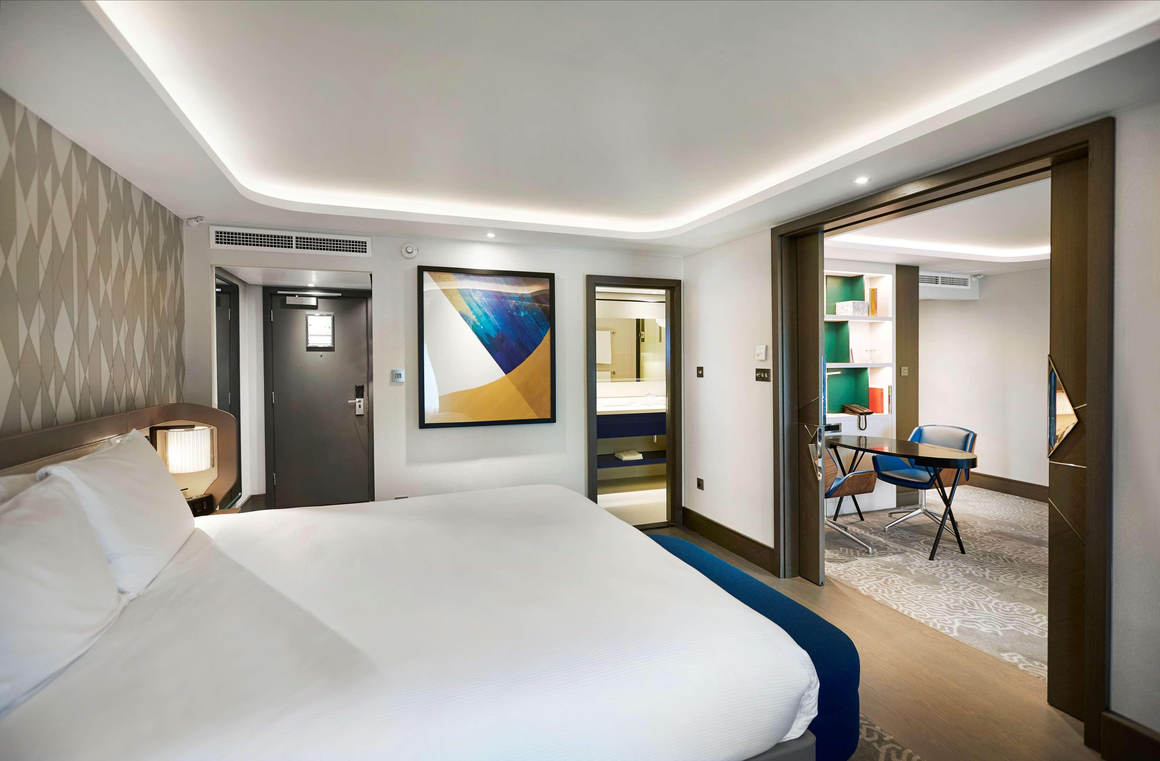 Hilton London Heathrow Airport Hotel Hillingdon Exterior photo