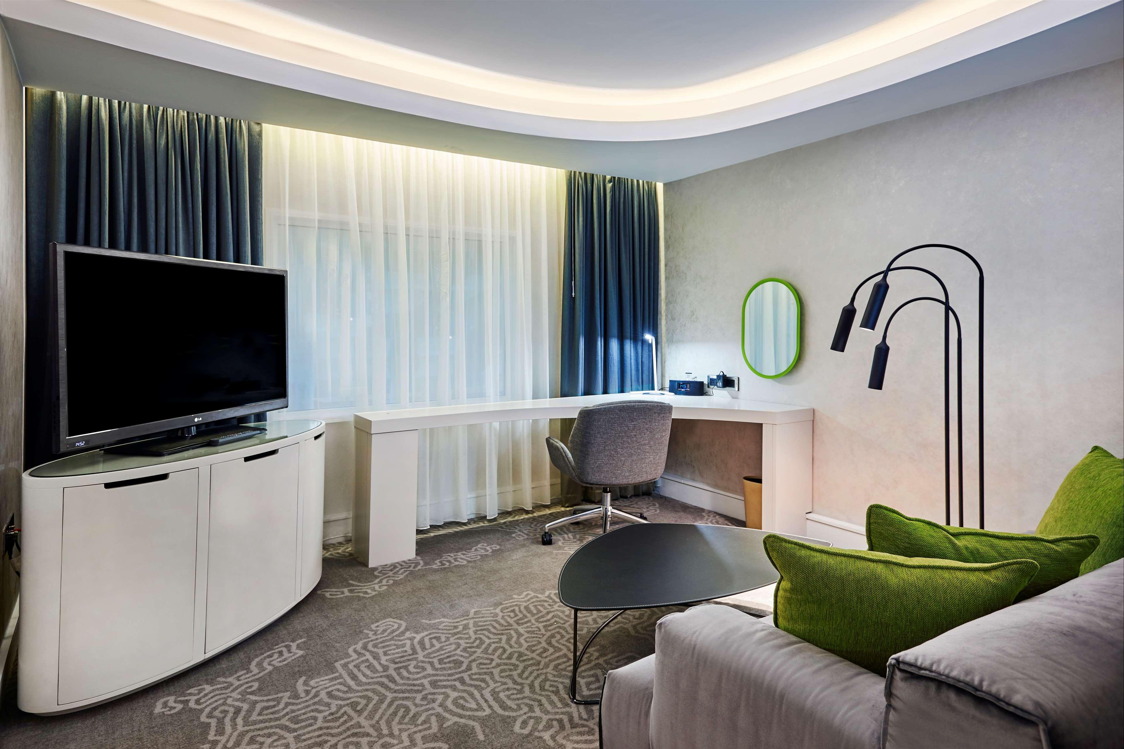 Hilton London Heathrow Airport Hotel Hillingdon Exterior photo