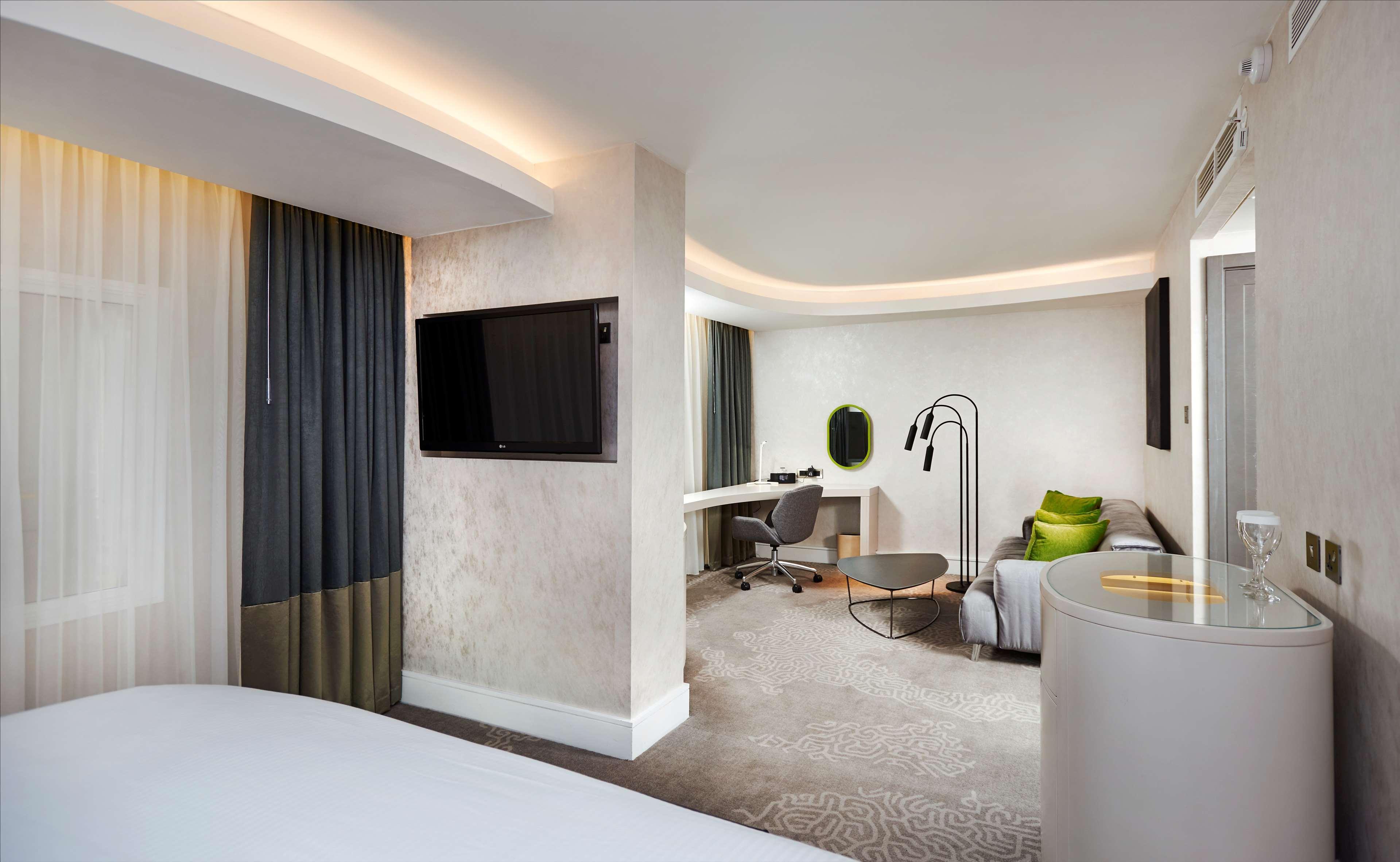 Hilton London Heathrow Airport Hotel Hillingdon Exterior photo
