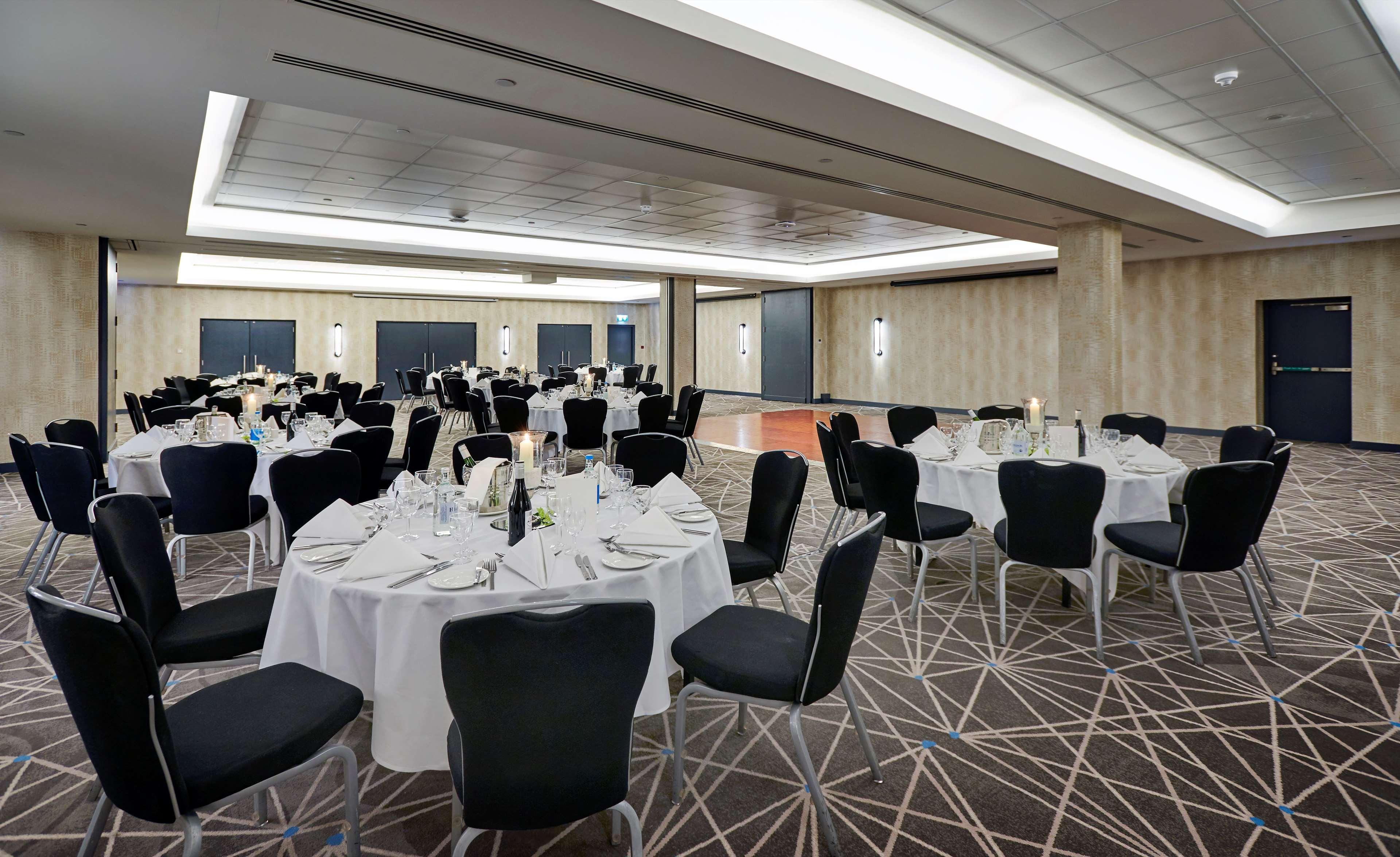 Hilton London Heathrow Airport Hotel Hillingdon Exterior photo