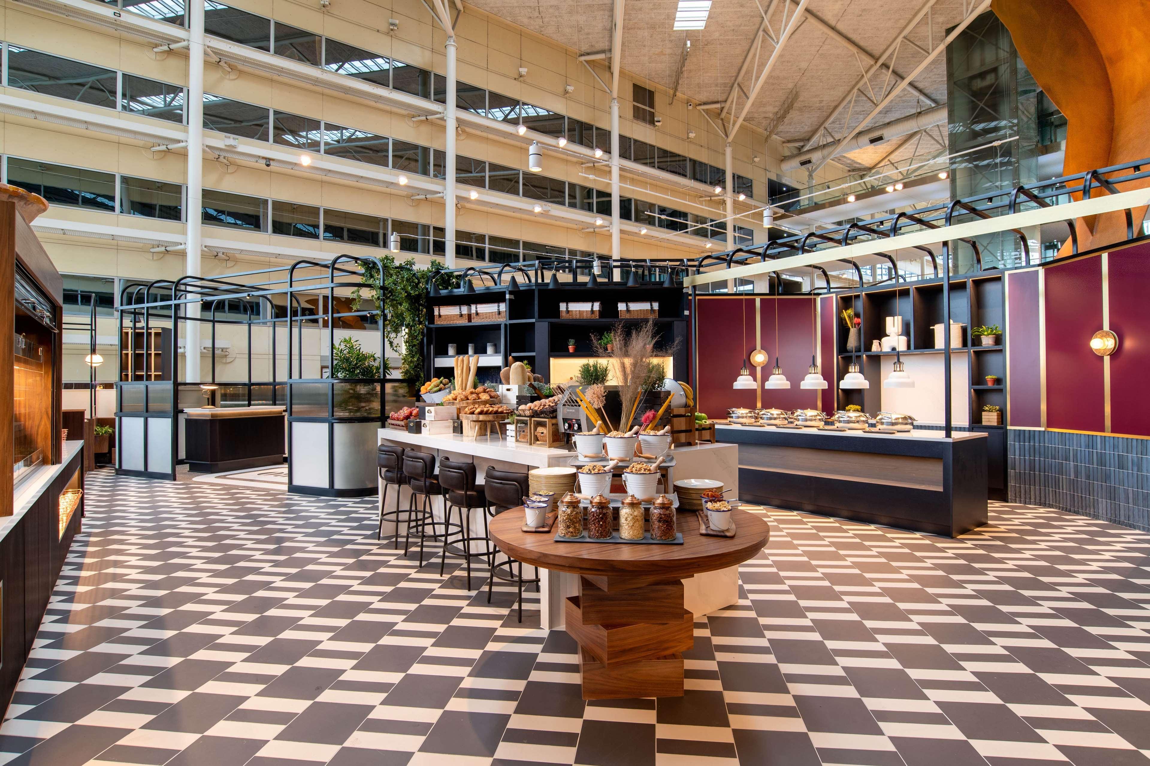 Hilton London Heathrow Airport Hotel Hillingdon Exterior photo