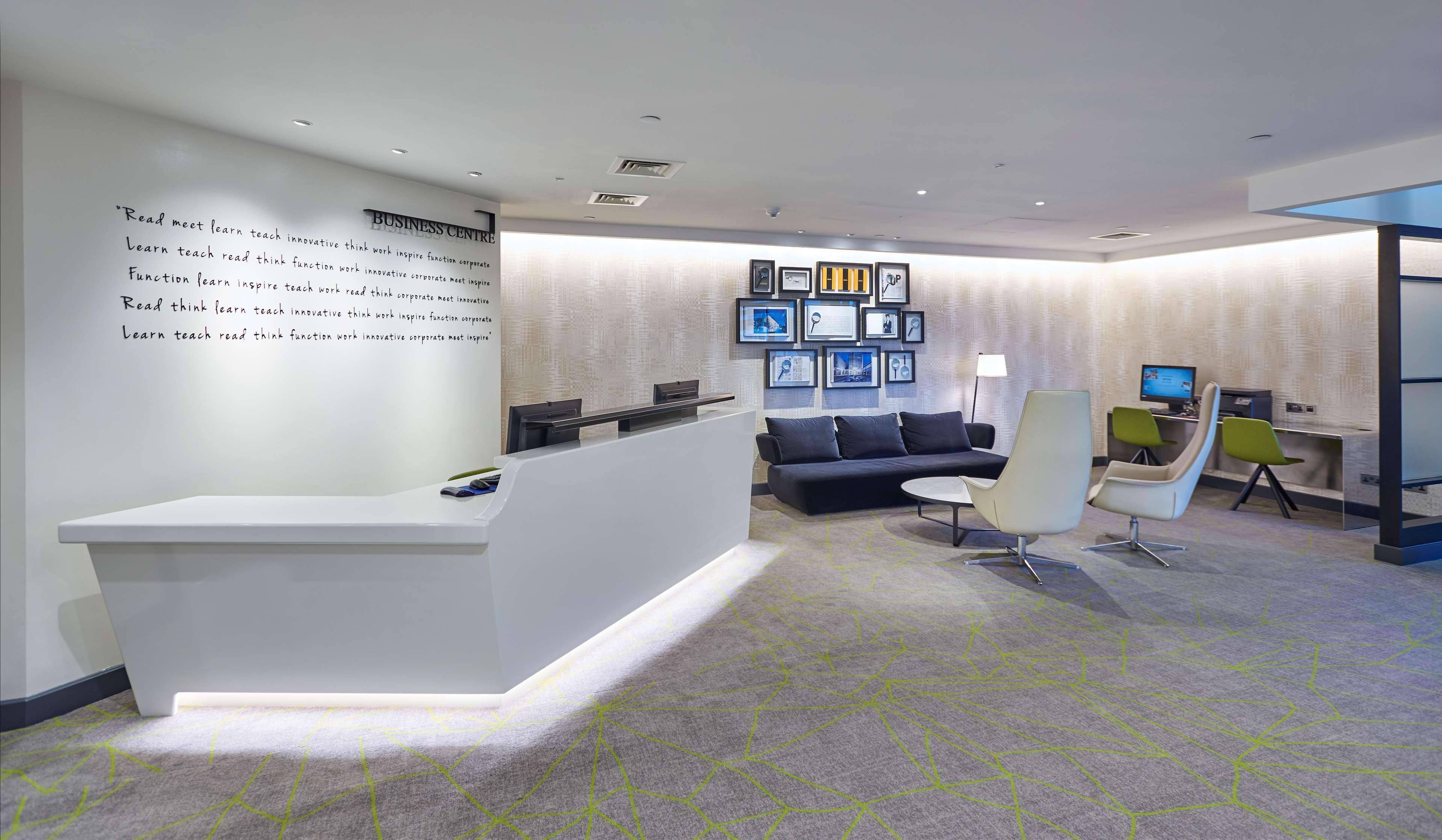 Hilton London Heathrow Airport Hotel Hillingdon Exterior photo