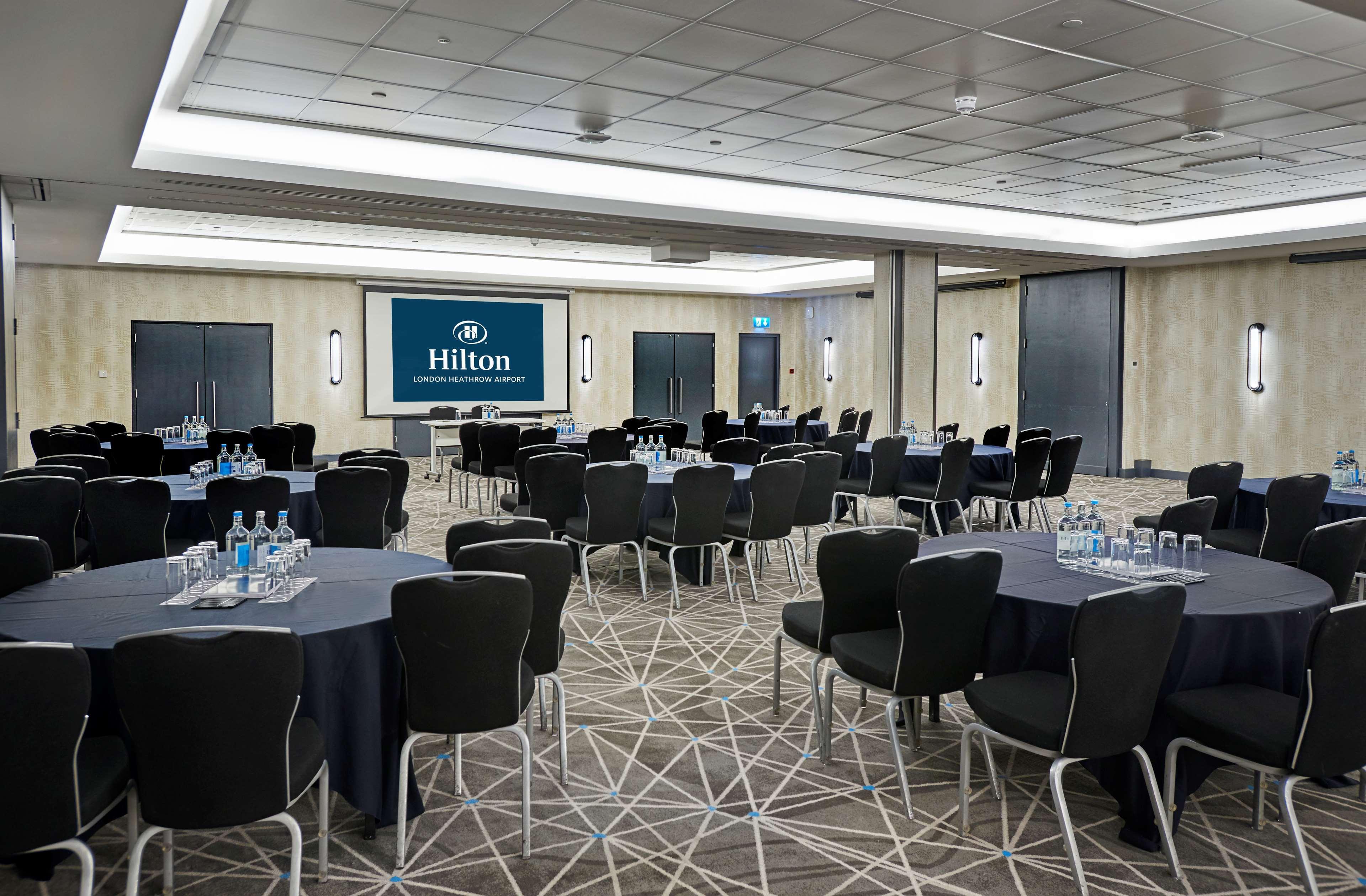 Hilton London Heathrow Airport Hotel Hillingdon Exterior photo