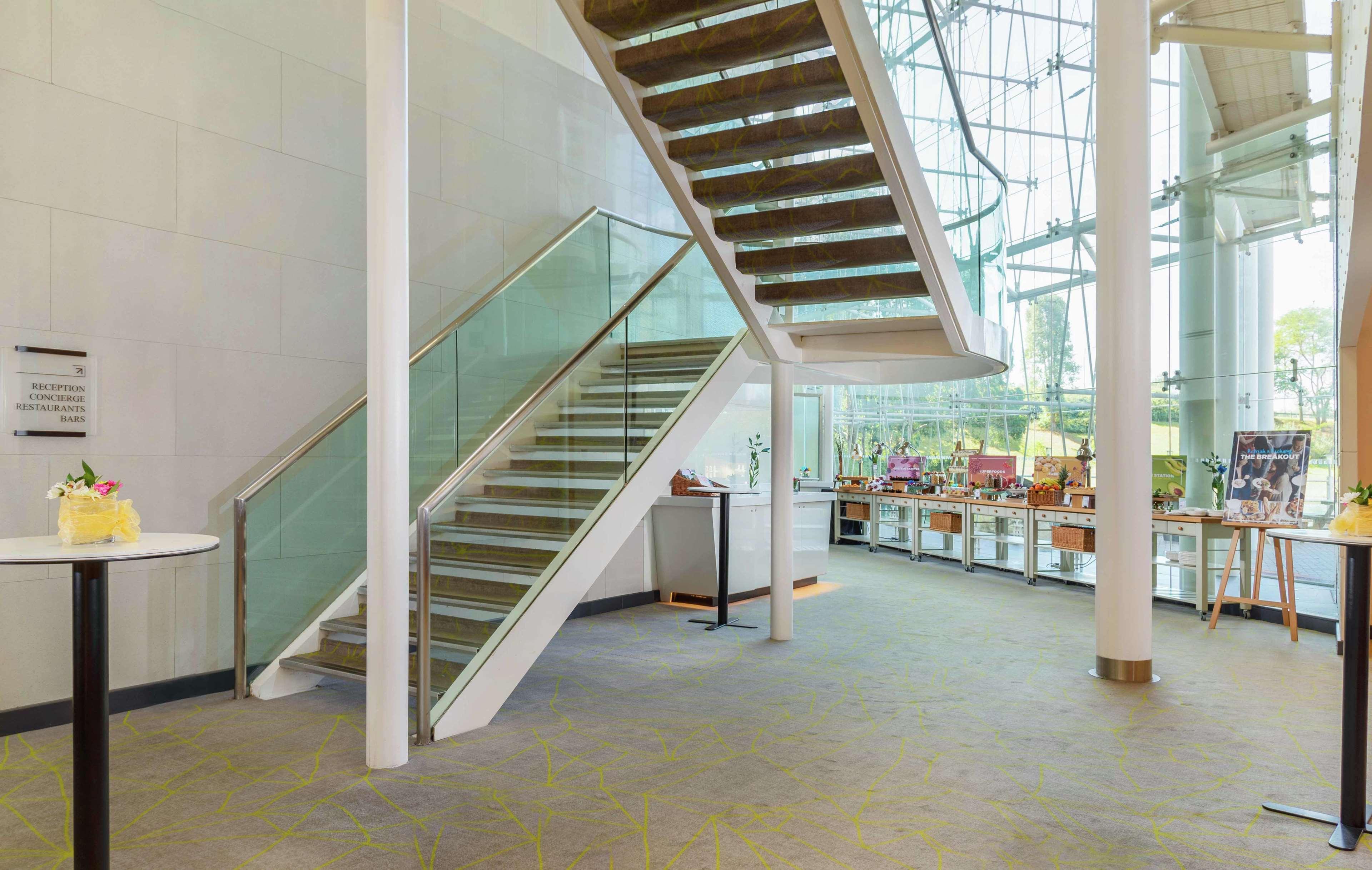 Hilton London Heathrow Airport Hotel Hillingdon Exterior photo