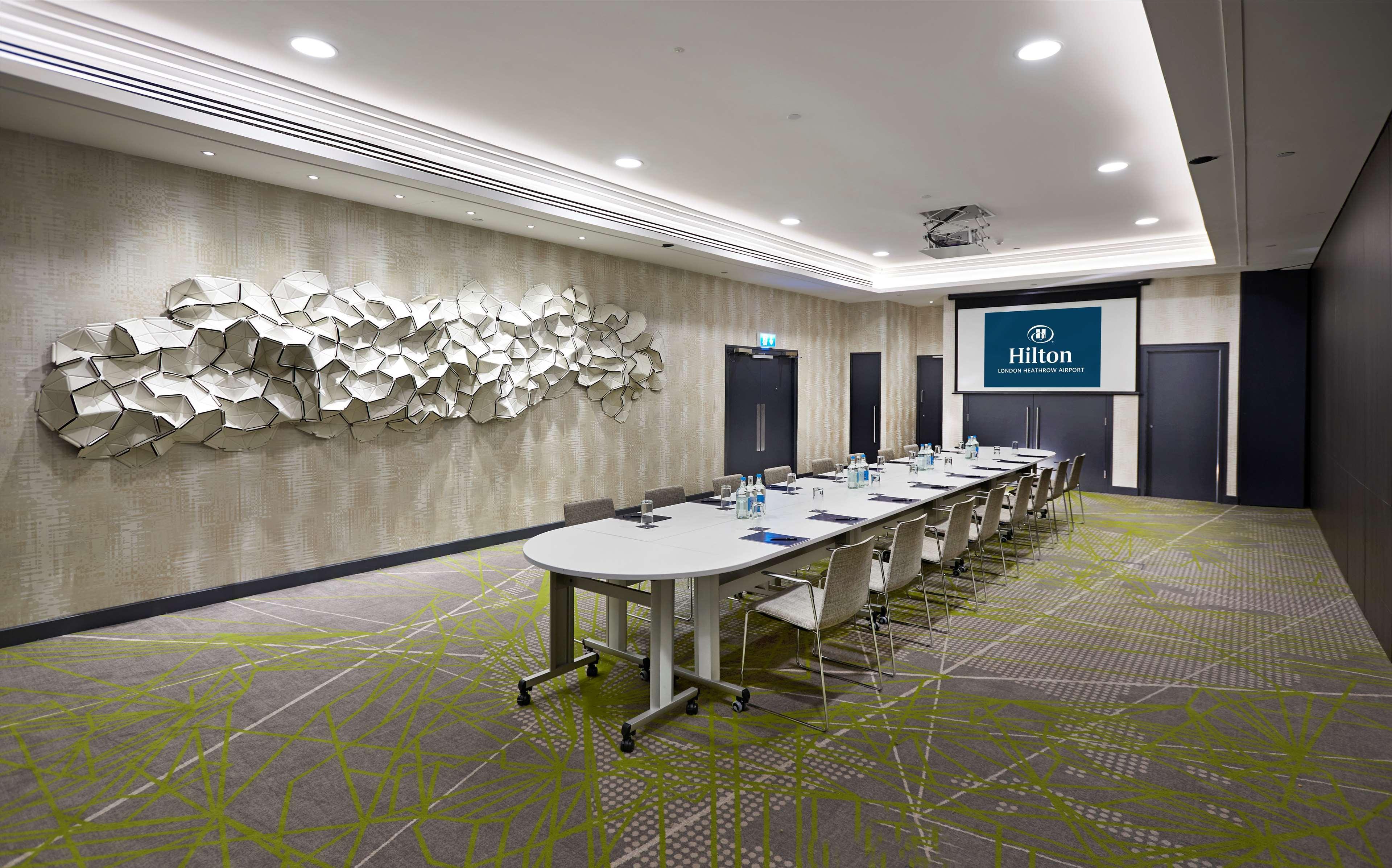 Hilton London Heathrow Airport Hotel Hillingdon Exterior photo