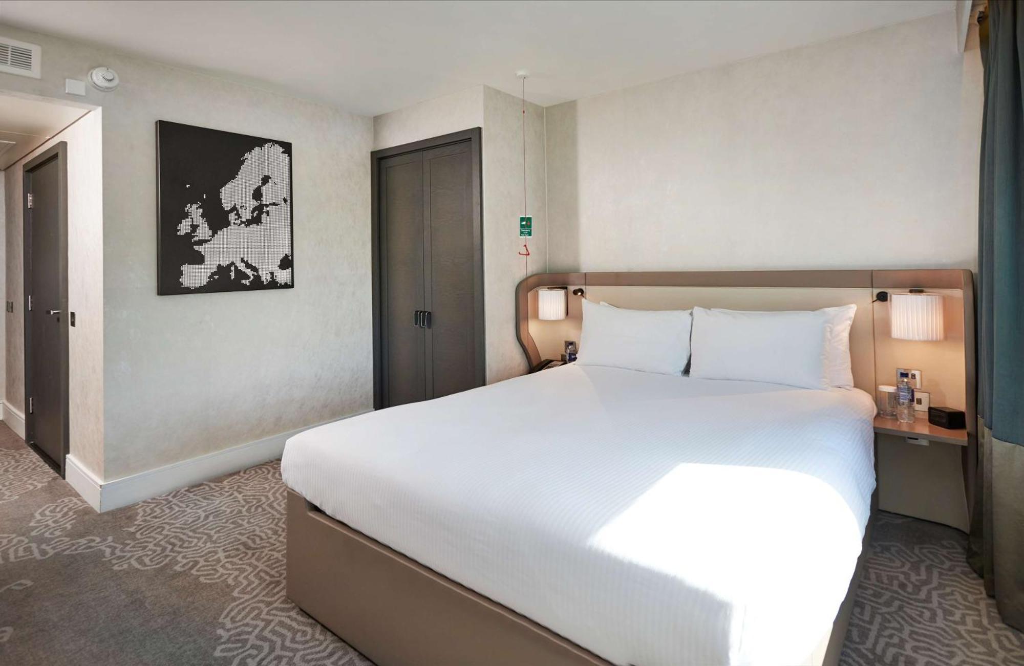 Hilton London Heathrow Airport Hotel Hillingdon Exterior photo
