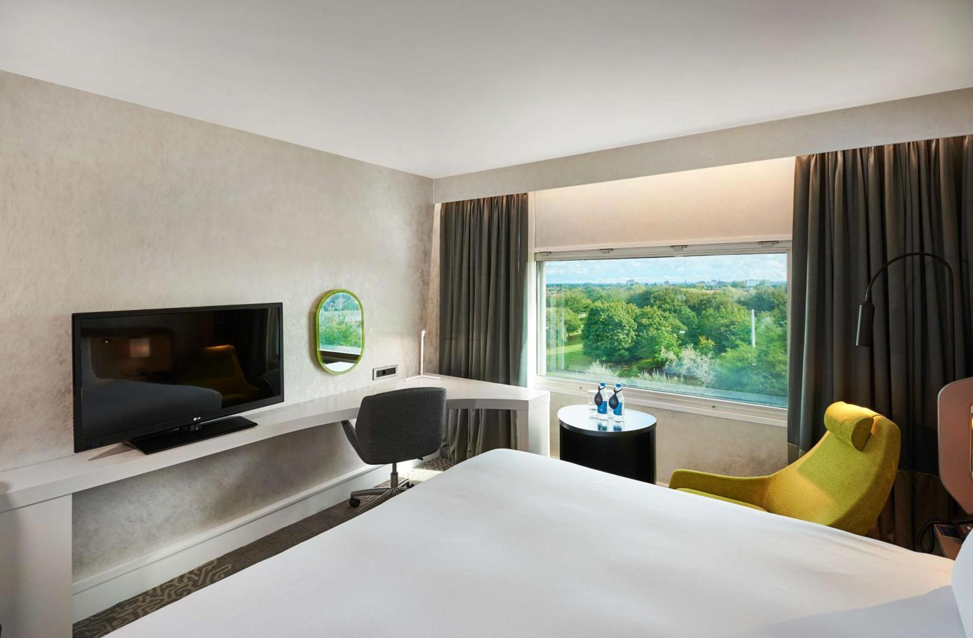 Hilton London Heathrow Airport Hotel Hillingdon Exterior photo