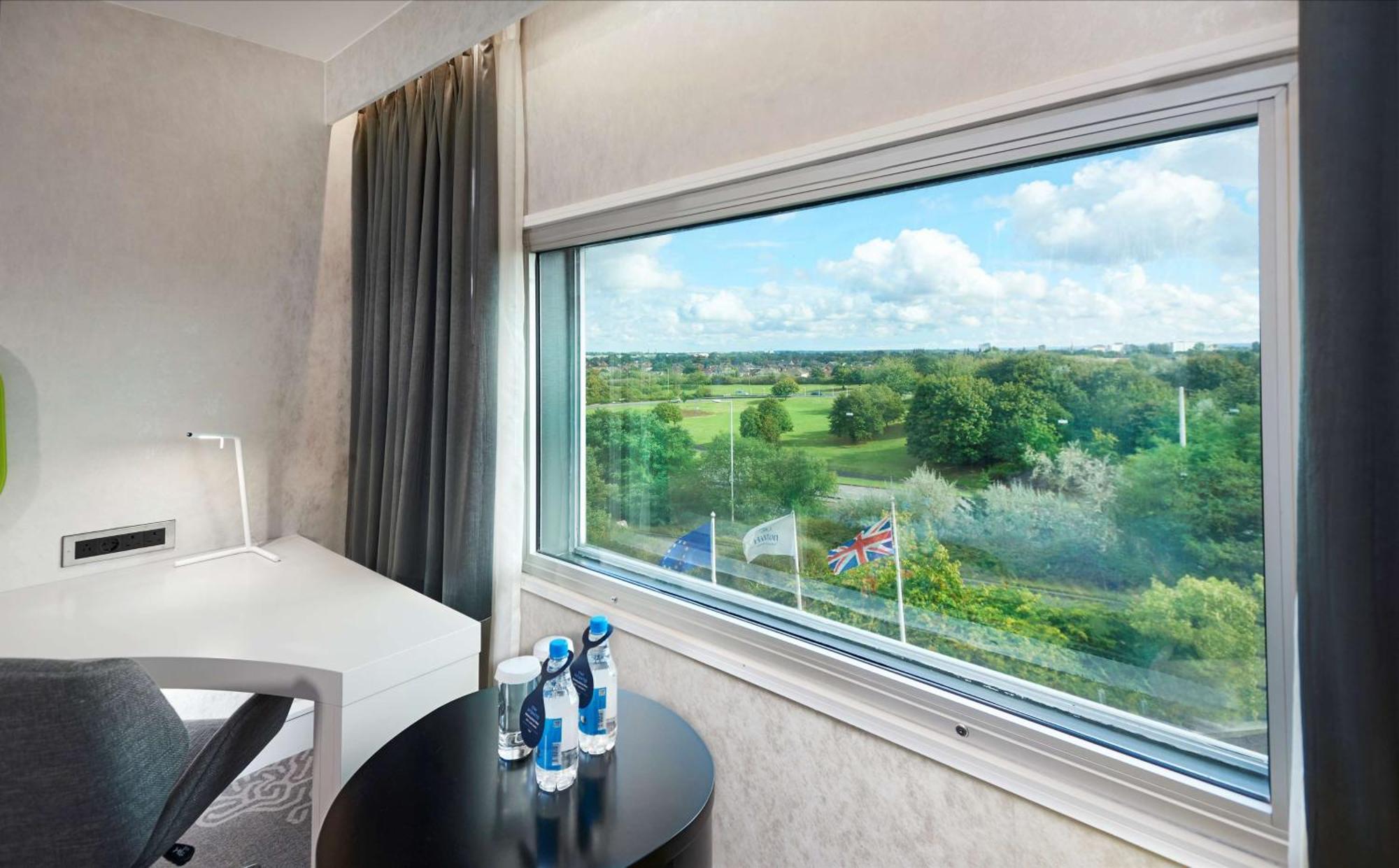 Hilton London Heathrow Airport Hotel Hillingdon Exterior photo