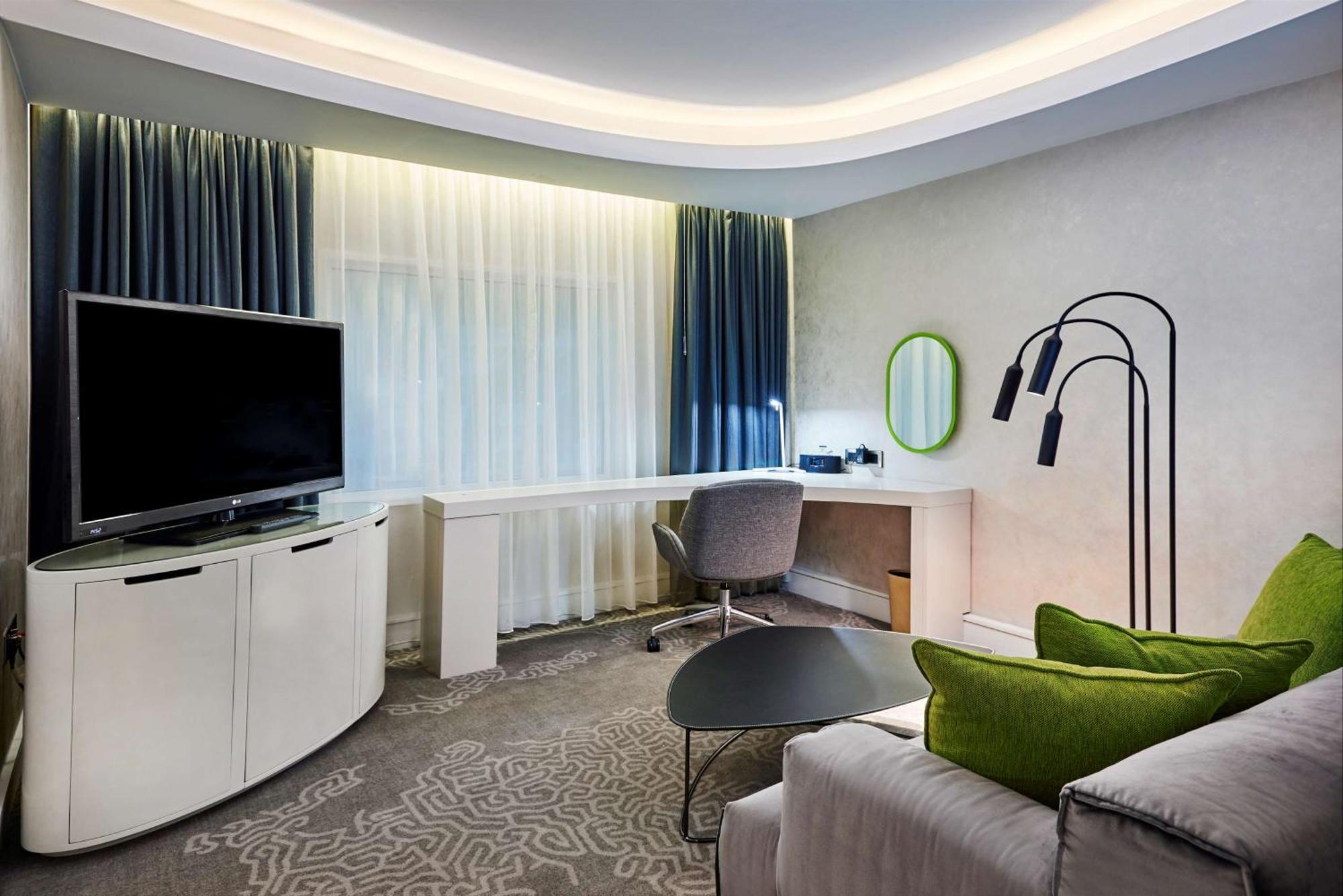 Hilton London Heathrow Airport Hotel Hillingdon Exterior photo