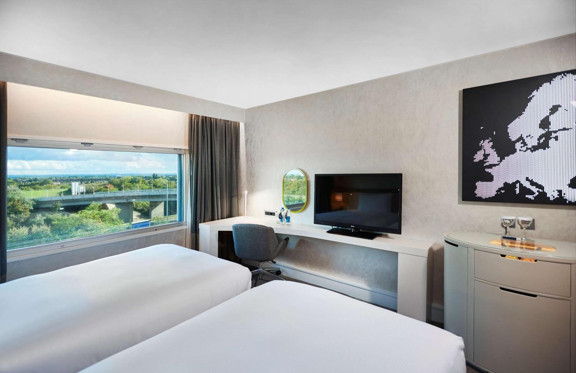 Hilton London Heathrow Airport Hotel Hillingdon Exterior photo