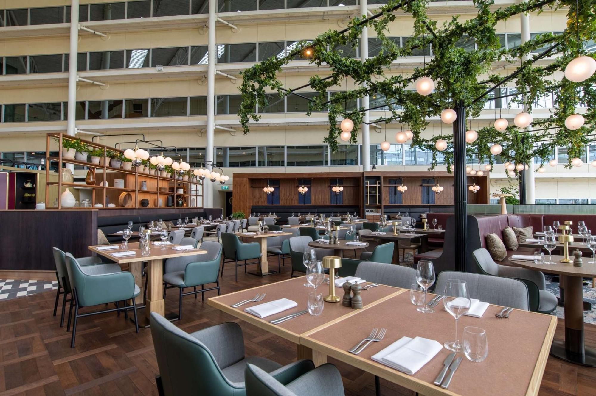 Hilton London Heathrow Airport Hotel Hillingdon Exterior photo